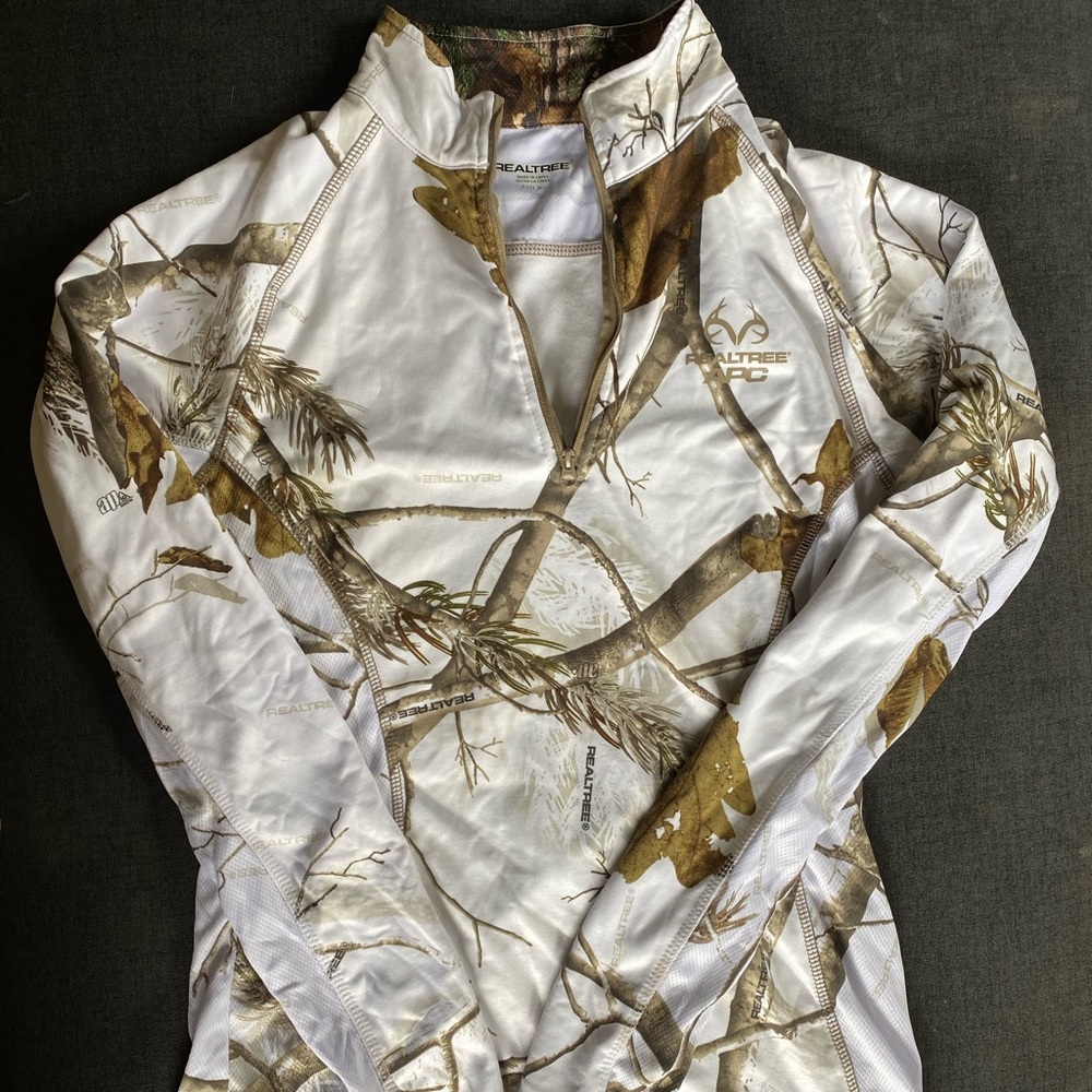 Real tree snow camo shirt Size S